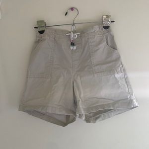 The size is 14/16 in girls